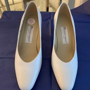 ethienne aigner all leather 7 1/2 medium,made in Spain, never worn